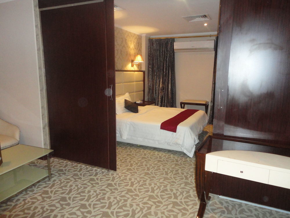 Imperial Suites Hotel Manama Exterior foto